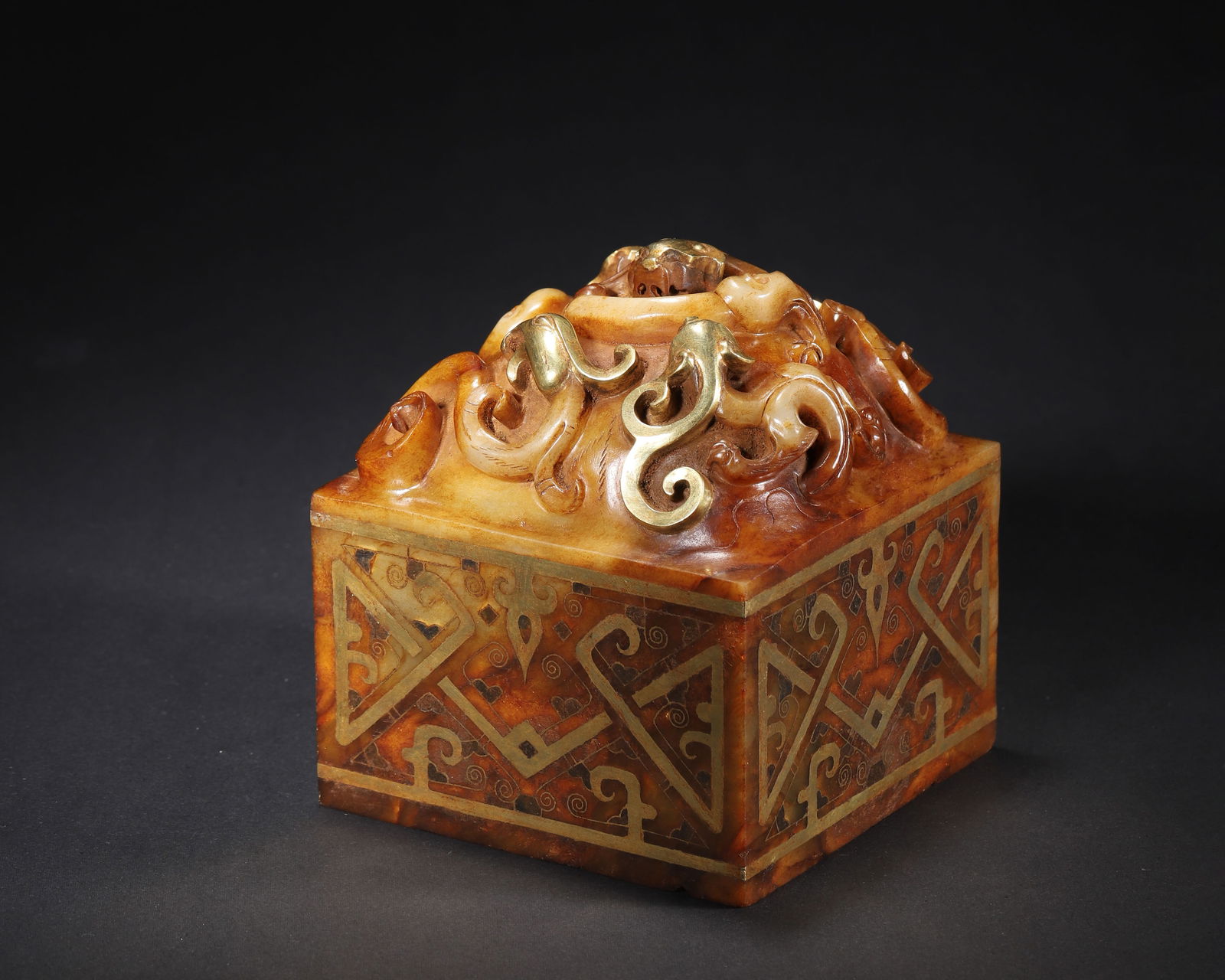AN IMPORTANT HETIAN JADE GILT 'CHI DRAGON' IMPERIAL SEAL, HAN DYNASTY (1 of 9)