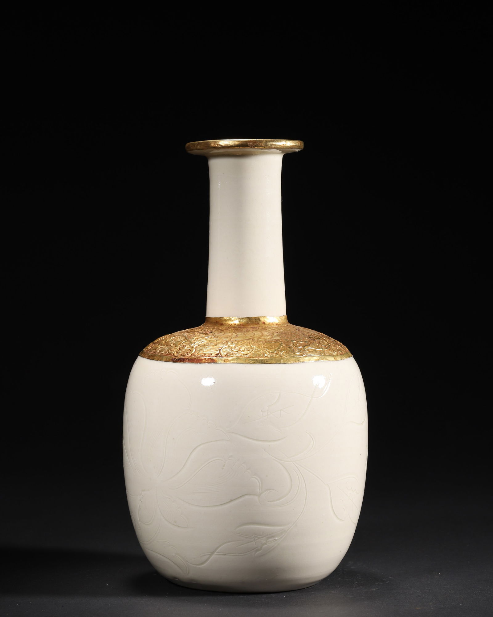 A FINE NORTHERN SONG DYNASTY (10TH–12TH CENTURY) DINGYAO WHITE-GLAZED LONG-NECKED VASE WITH (1 of 7)