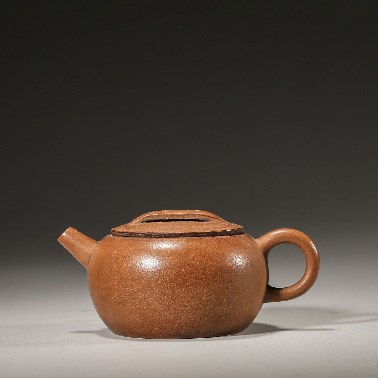 A FINE MID-QING DYNASTY (18TH–19TH CENTURY) ZISHA TEAPOT IN THE 'HAN WA' FORM (1 of 7)