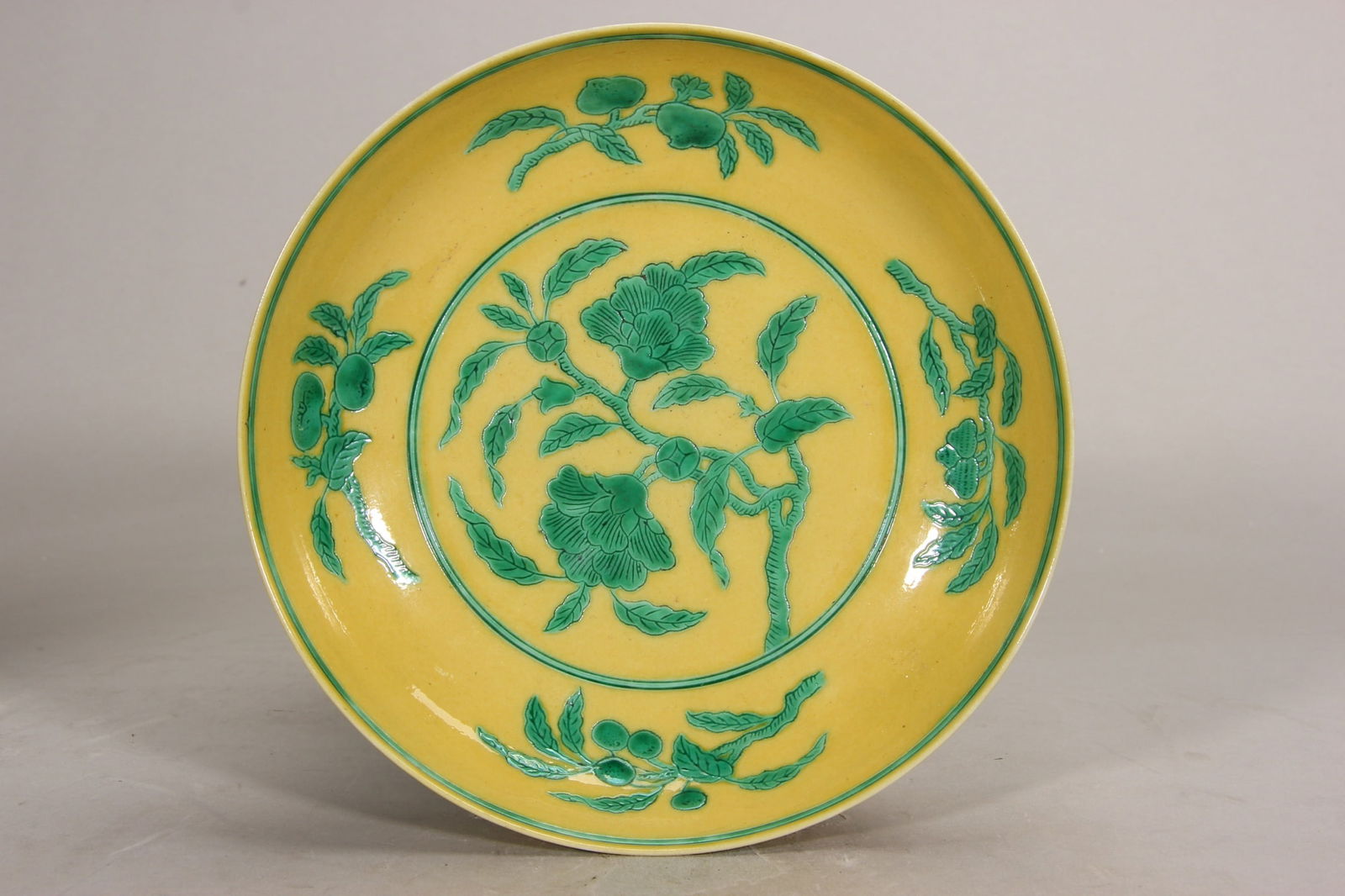 QING DAOGUANG: YELLOW-GROUND GREEN-ENAMEL DISH WITH FLOWER & FRUIT MOTIF (1 of 9)