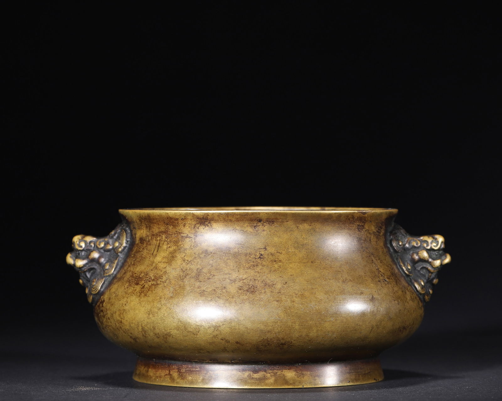 XUANDE PERIOD, MING DYNASTY: A BRONZE CENSER WITH LION-HEAD HANDLES, DOUBLE-DRAGON MARK AND "DA MING (1 of 8)