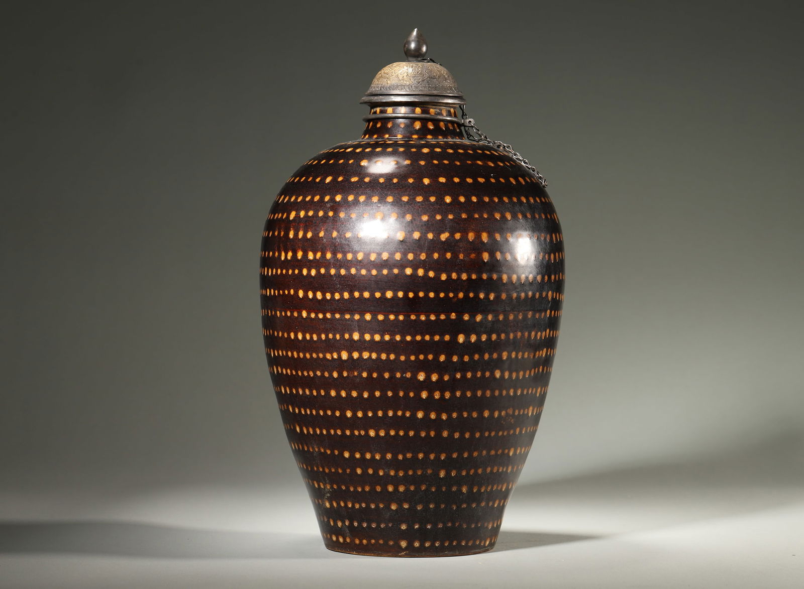 SONG DYNASTY, JIZHOU KILN BLACK-GLAZED MEIPING VASE WITH SPOTTED DECORATION (WITH SILVER COVER) (1 of 5)