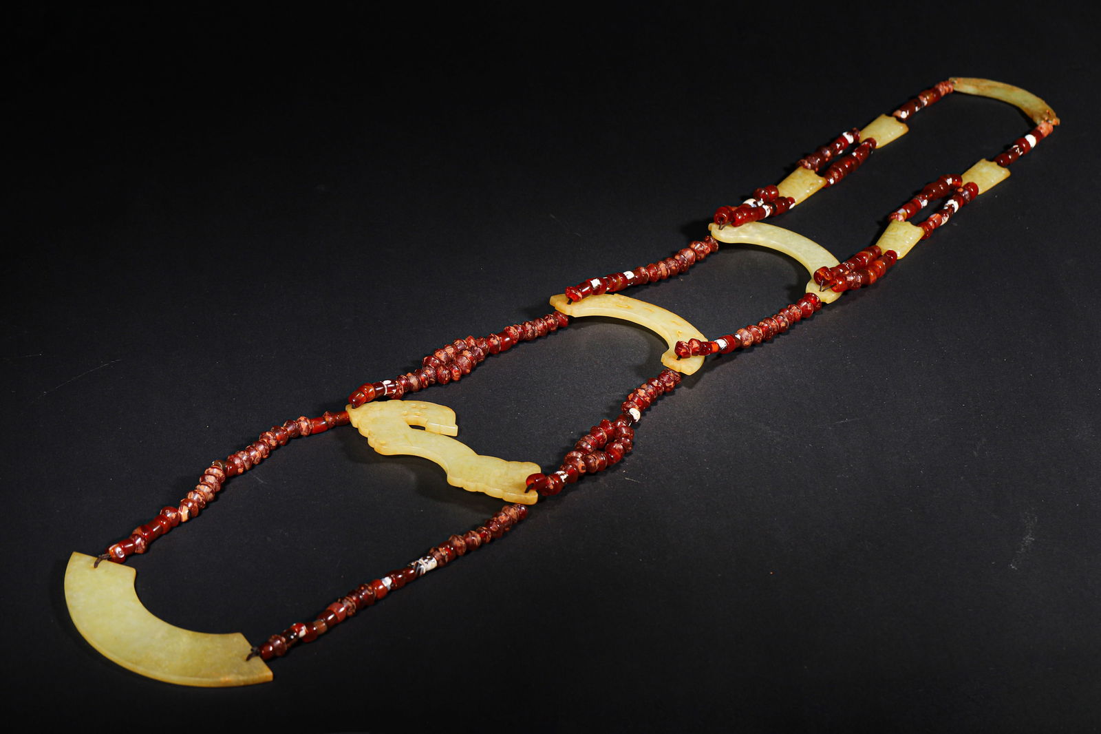 WARRING STATES TO HAN DYNASTY JADE AND AGATE PENDANT SET (1 of 13)