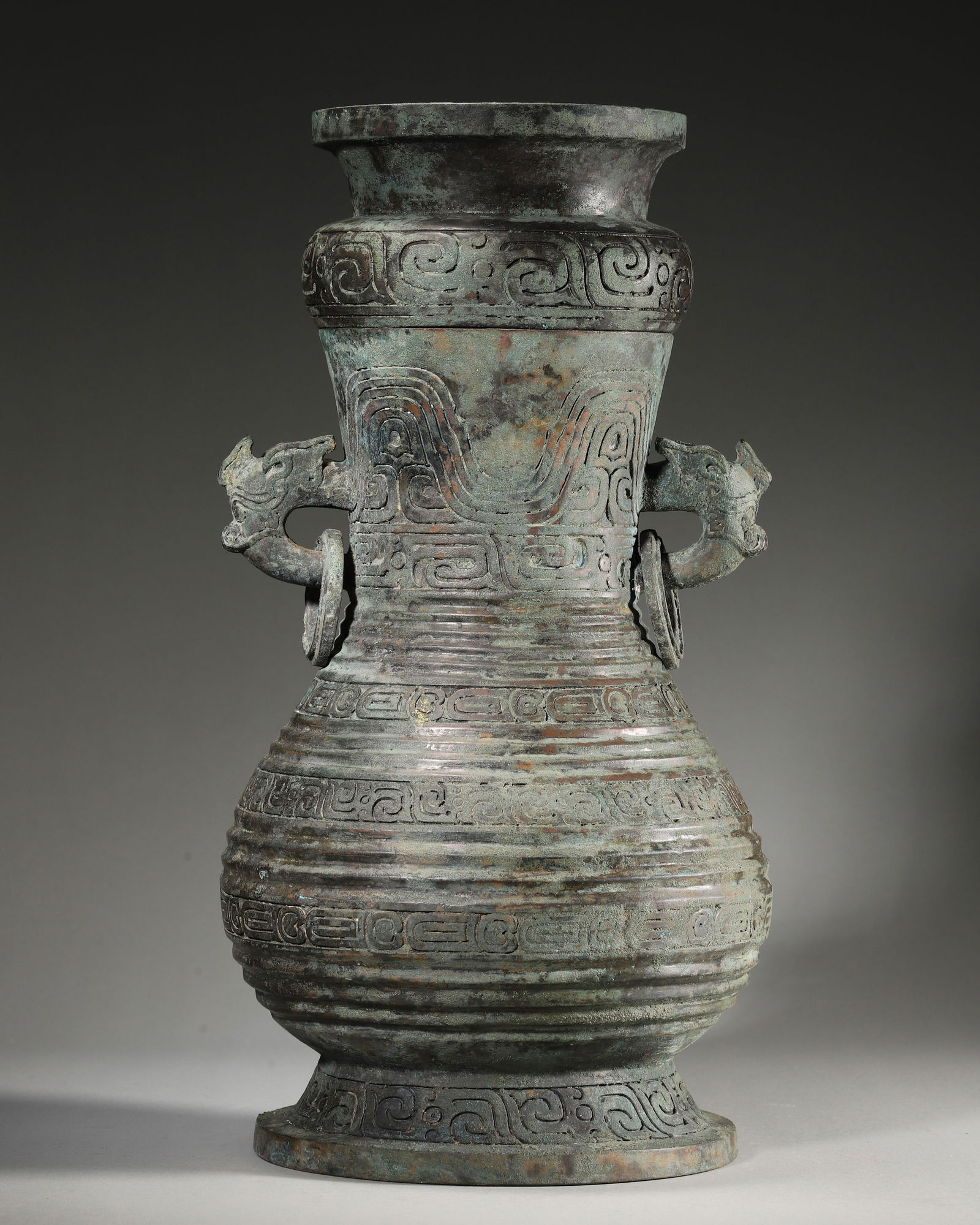 AN IMPORTANT ARCHAIC BRONZE VESSEL (HU) WITH BEAST-HEAD HANDLES, LATE WESTERN ZHOU TO EARLY SPRING (1 of 11)