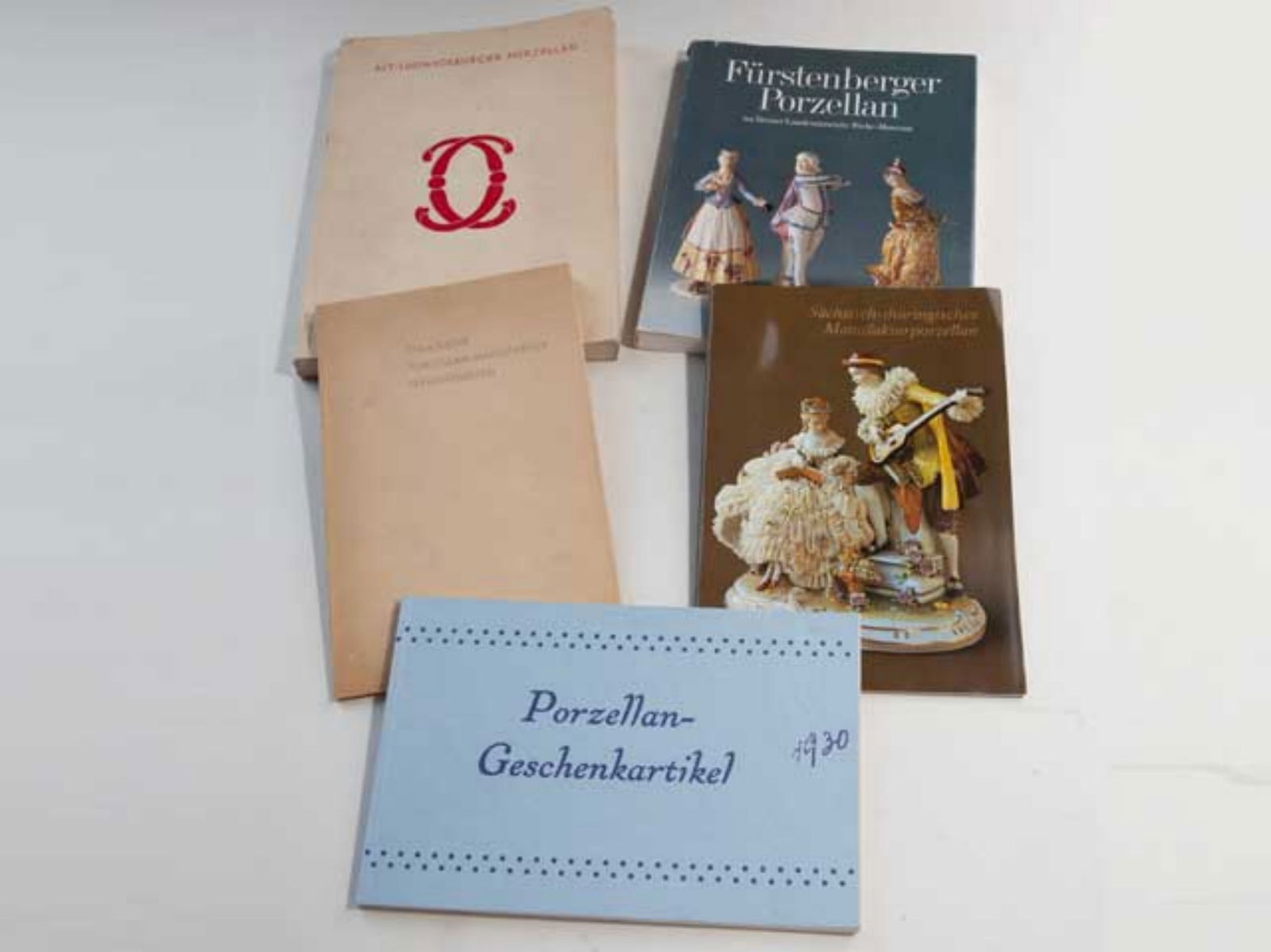 FIVE BOOKS/CATALOGUES ON FAMOUS GERMAN PORCELAIN. (1 of 11)