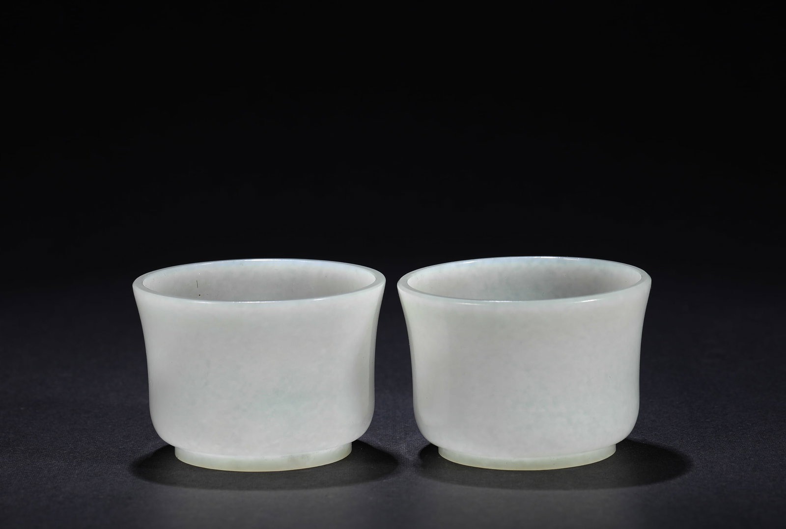 CUPS MADE OF HETIAN JADE FROM THE QING DYNASTY: H:3.8cmW:5.4cmWeight:70g