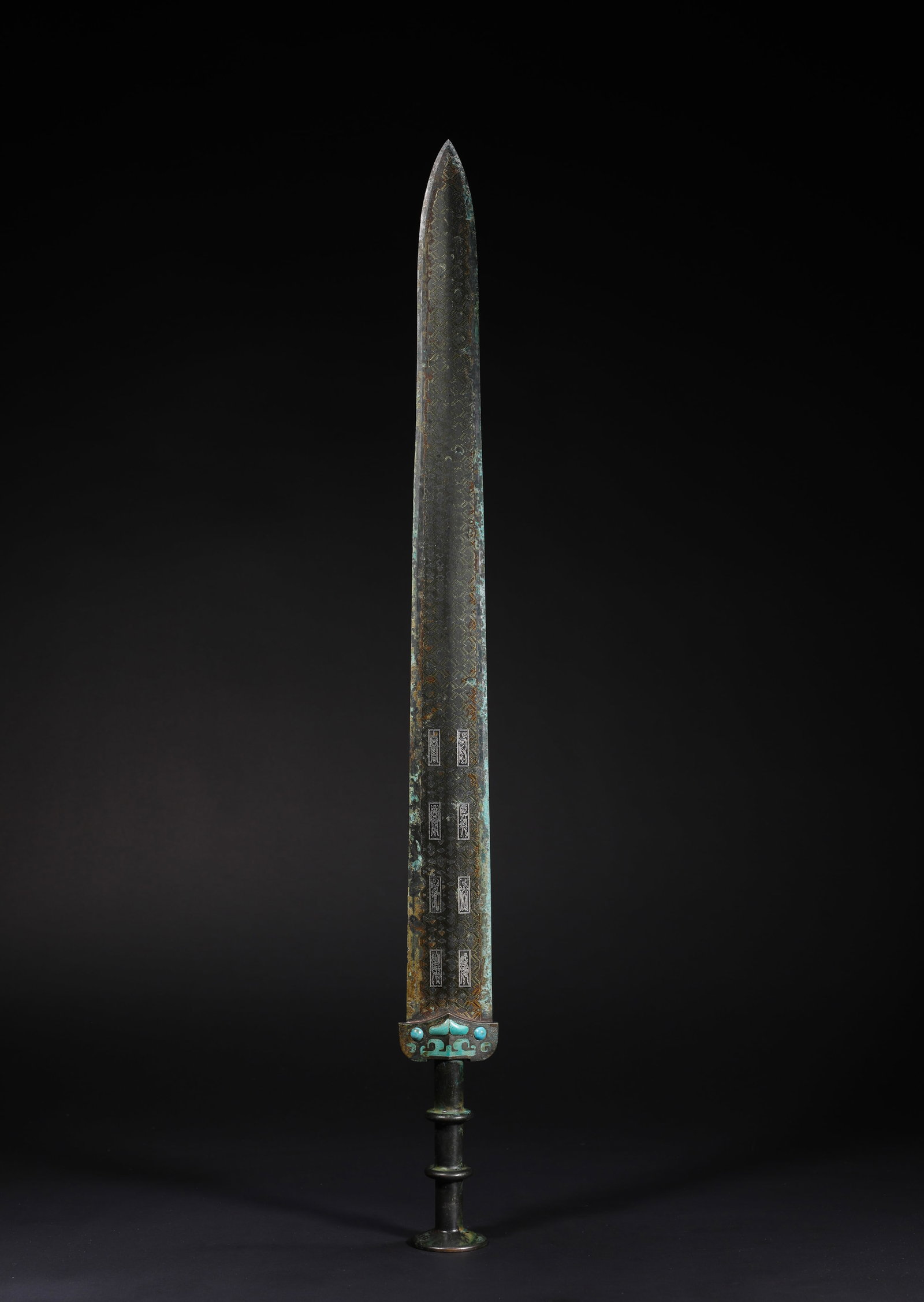 A SWORD WITH GILDED INSCRIPTIONS FROM THE SPRING AND AUTUMN PERIOD: H:61.5cmWeight:1030g
