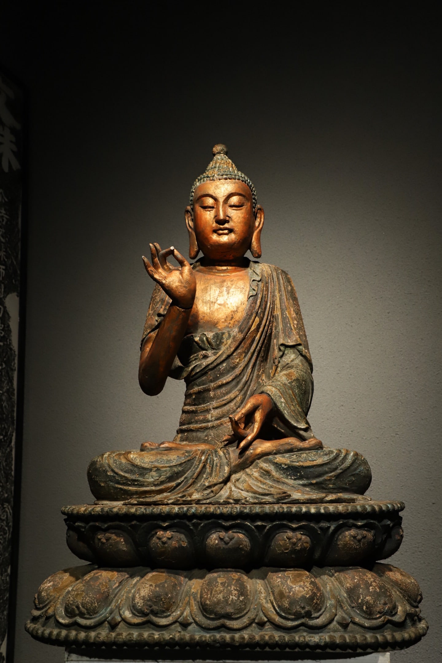 A SONG DYNASTY CAMPHOR WOOD STATUE OF SAKYAMUNI BUDDHA: H:81cmL:55cmW:41cm