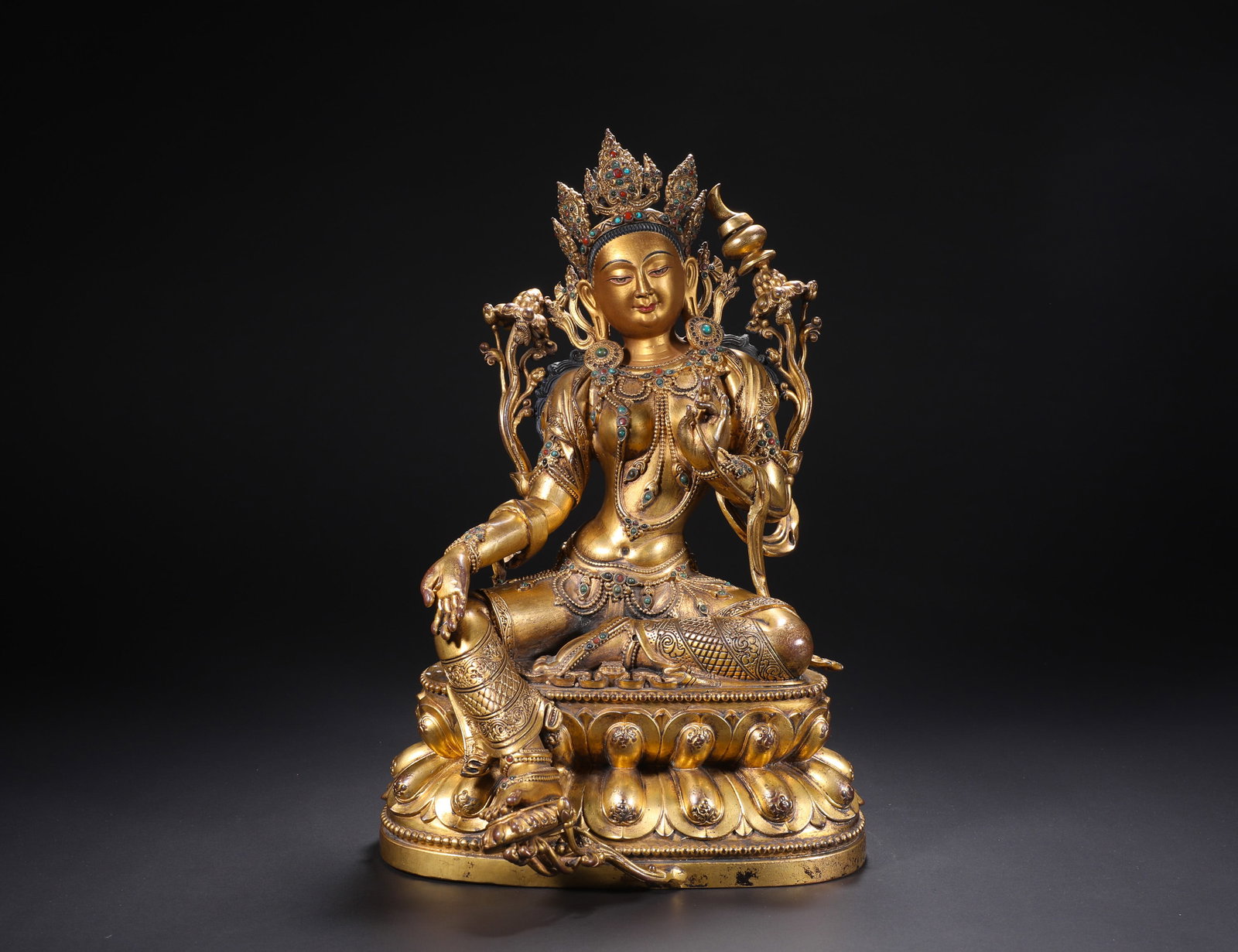 A GILDED BRONZE STATUE OF GUANYIN FROM THE MING DYNASTY: H:34cmW:20cmWeight:4220g