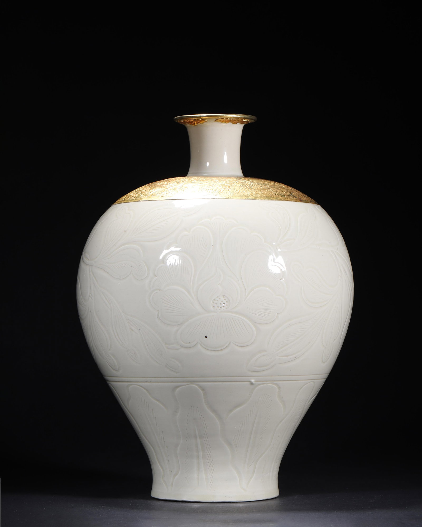 SONG DYNASTY DING KILN WHITE GLAZED CARVED MEIPING VASE WITH INTERLOCKING PEONY MOTIFS (WITH GILDED: 9.84 x 13.39 in (25 x 34 cm)A fine Northern Song Ding kiln meiping vase, covered in a creamy ivory-white glaze. Carved with delicate interlocking peony and banana leaf motifs. Later embellished with o