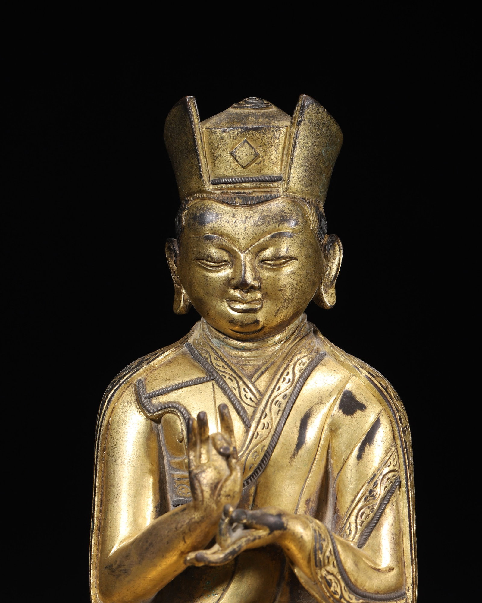 A Gilt-Bronze Figure of a Lama, Qing Dynasty - 3