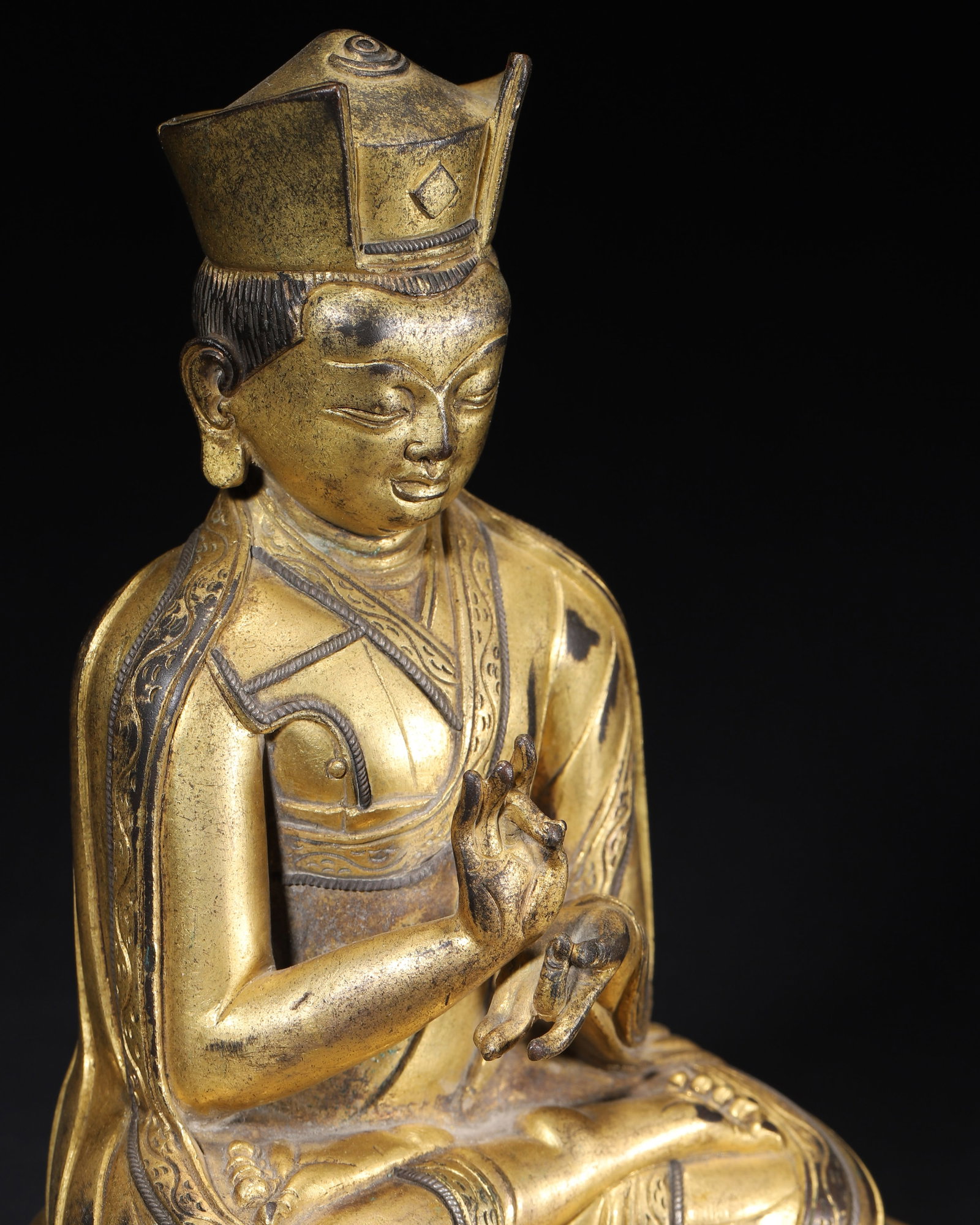 A Gilt-Bronze Figure of a Lama, Qing Dynasty - 6