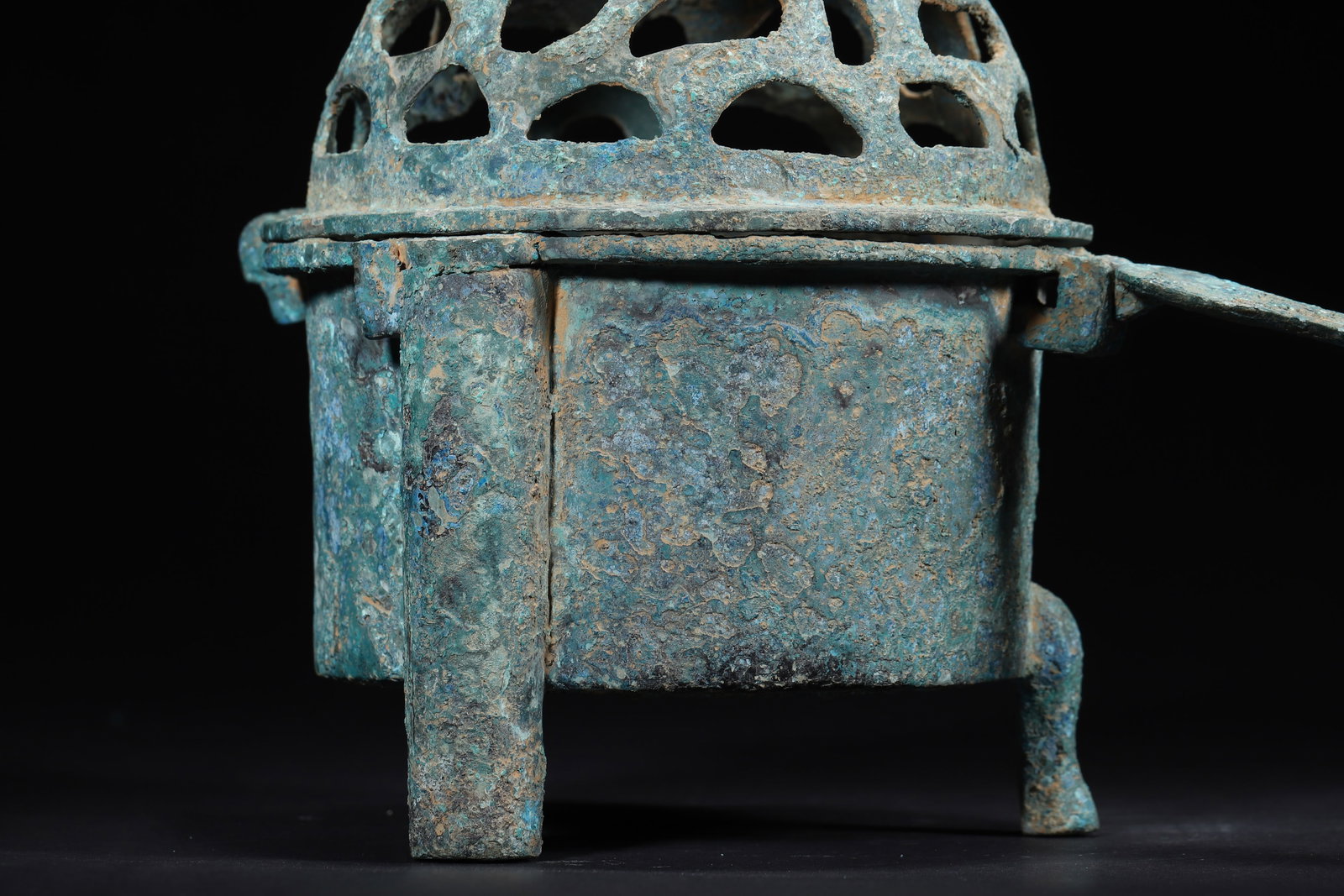 Han Dynasty Bronze Portable Incense Burner with Openwork Dome Lid - 3