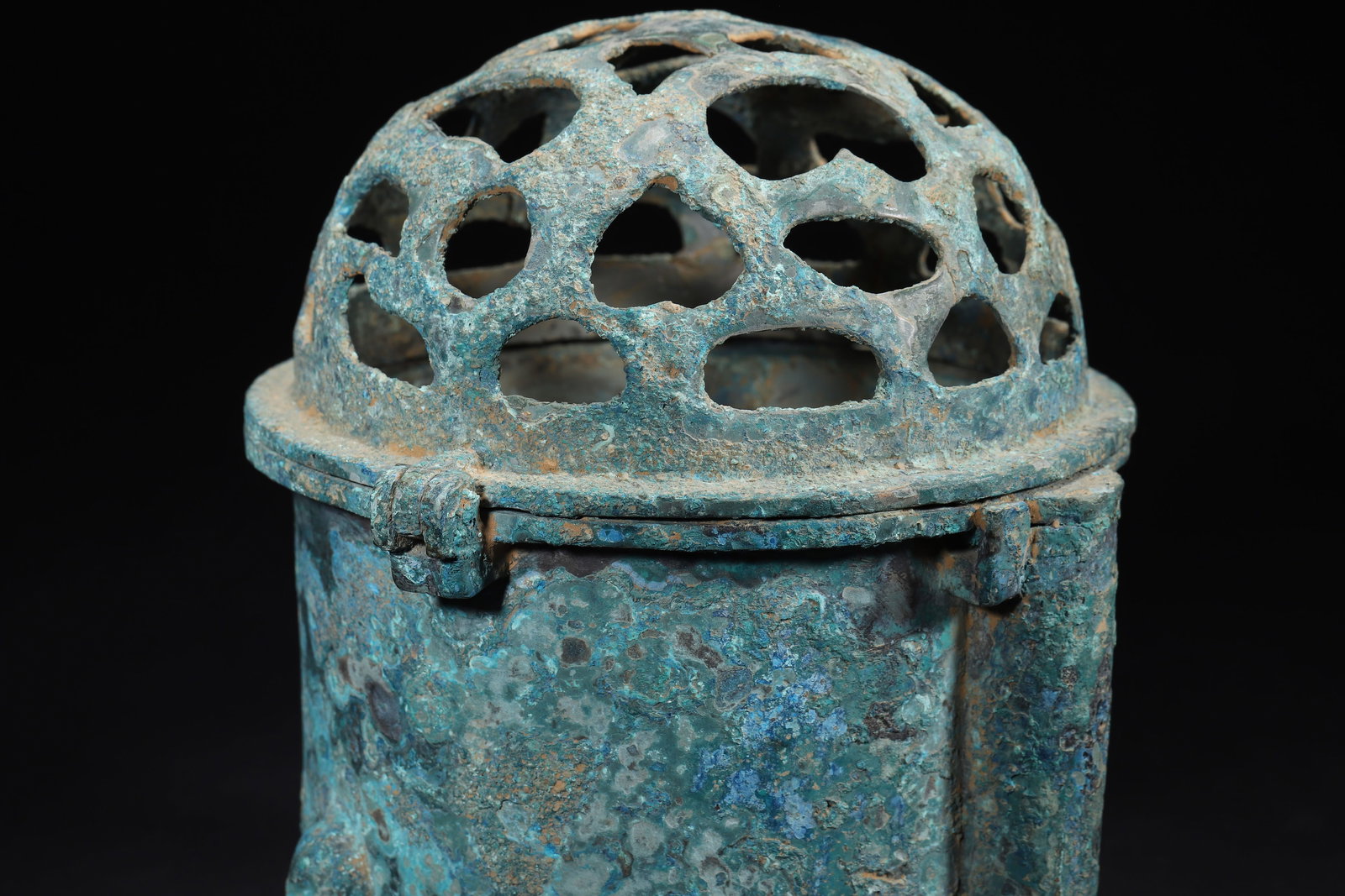 Han Dynasty Bronze Portable Incense Burner with Openwork Dome Lid - 5