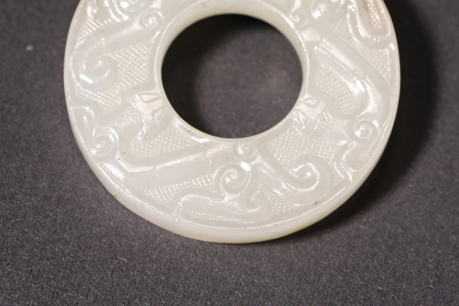A Hetian Jade Bi-Shaped Pendant with Chi Dragon Pattern - Han Dynasty - 3