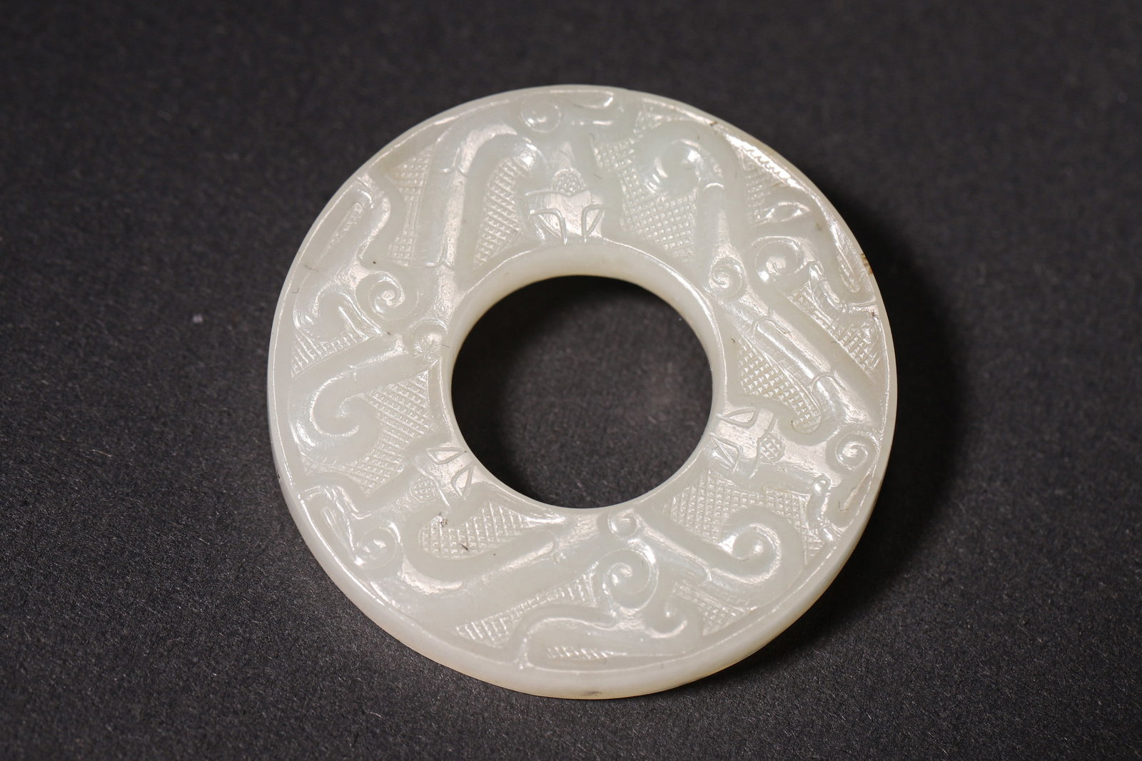 A Hetian Jade Bi-Shaped Pendant with Chi Dragon Pattern - Han Dynasty - 5