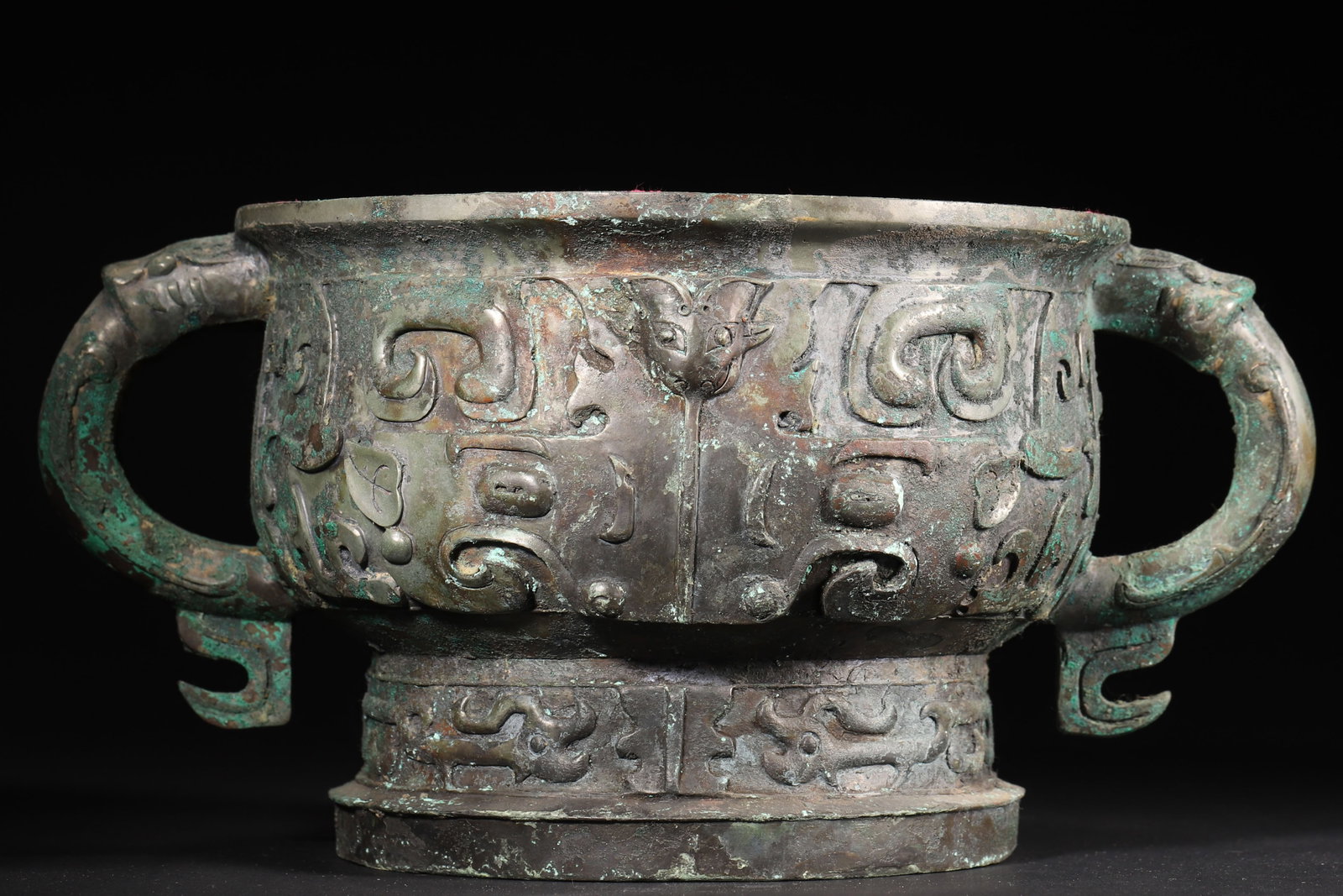 A Bronze Gui Vessel with Animal Mask Pattern, Shang to Zhou Dynasty (1 of 9)