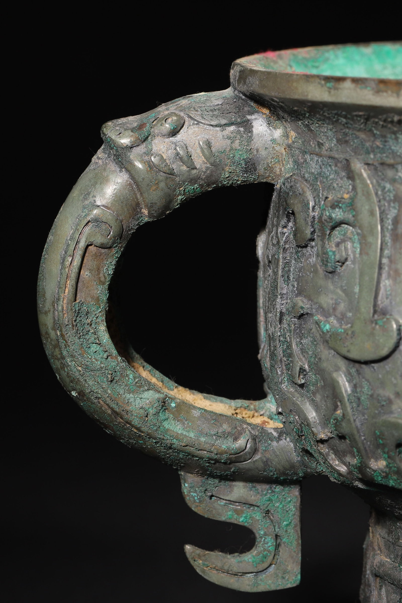 A Bronze Gui Vessel with Animal Mask Pattern, Shang to Zhou Dynasty - 5
