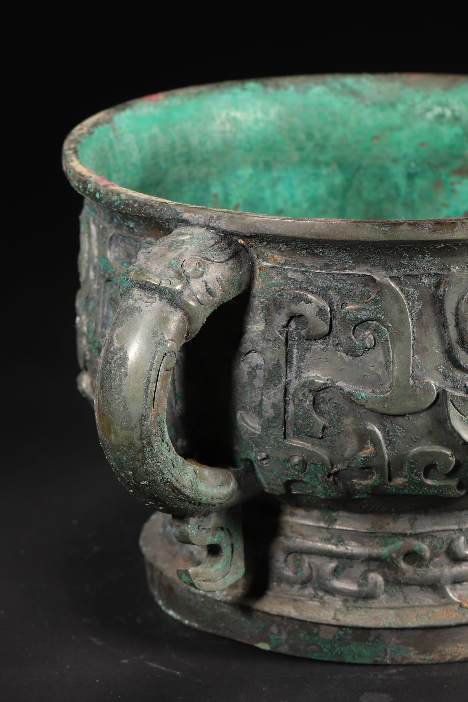 A Bronze Gui Vessel with Animal Mask Pattern, Shang to Zhou Dynasty - 6