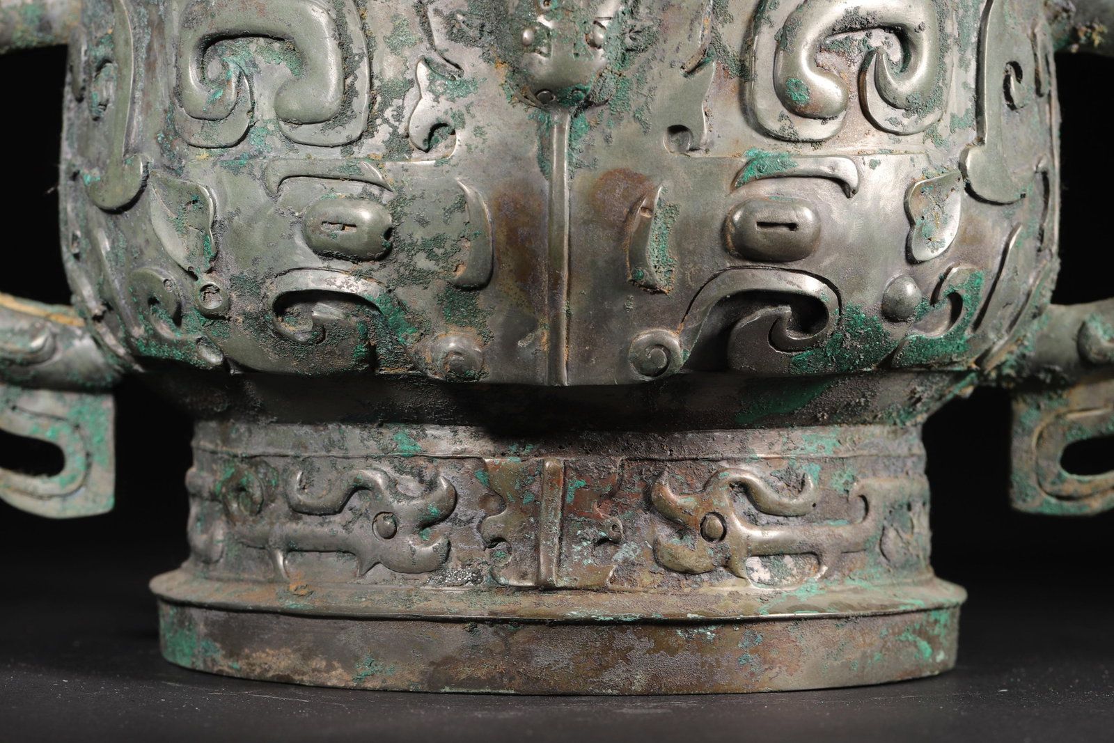 A Bronze Gui Vessel with Animal Mask Pattern, Shang to Zhou Dynasty - 8