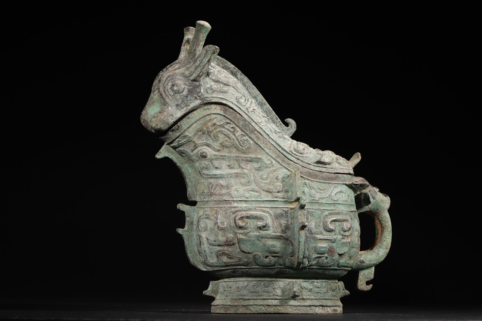 A Bronze Gong Vessel with Animal Mask Pattern, Late Shang Dynasty (1 of 10)