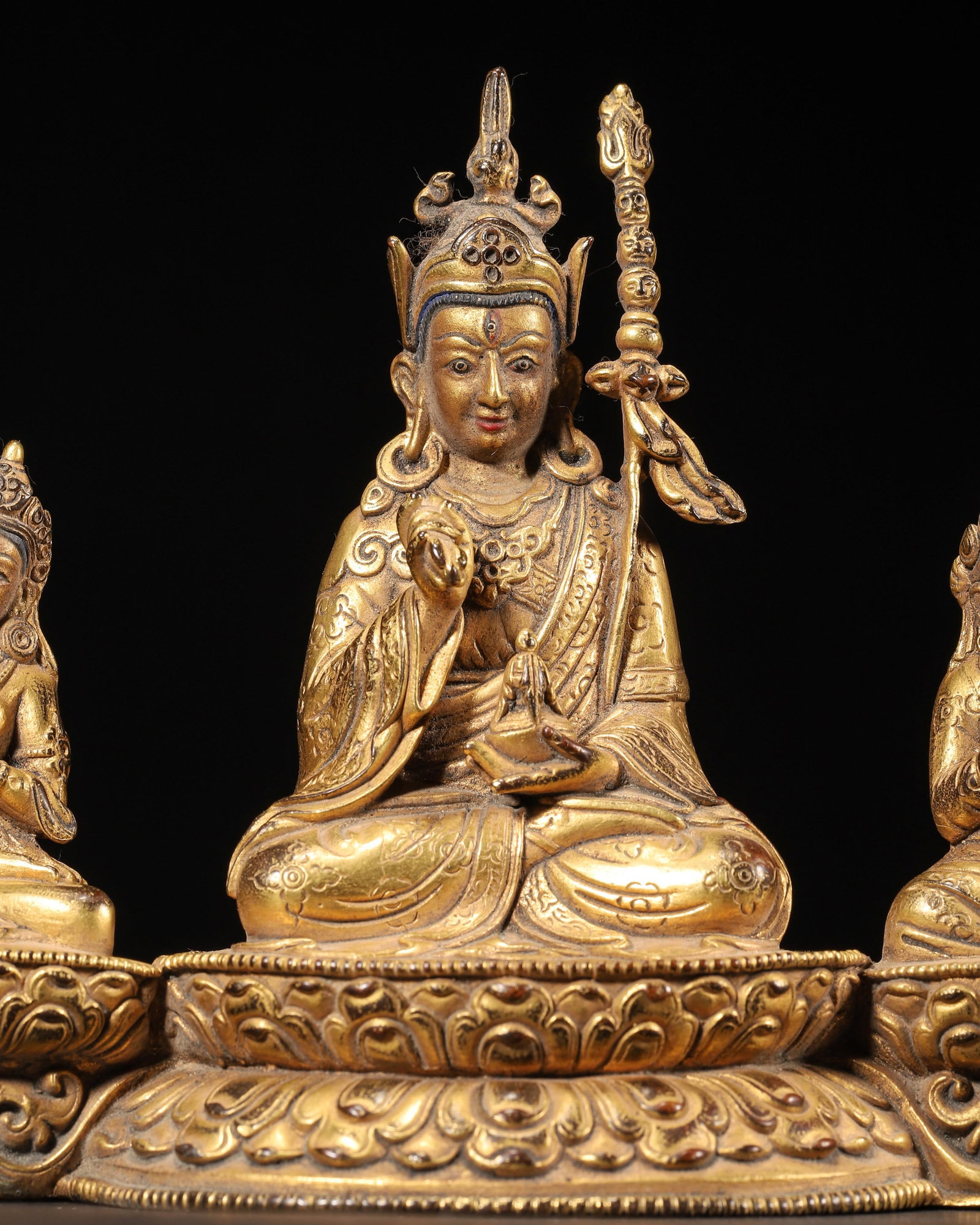 A Gilt-bronze Conjoined Statue of Padmasambhava and Two Attendants, Qing Dynasty - 3