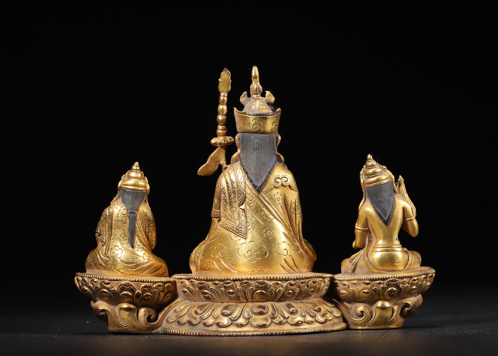 A Gilt-bronze Conjoined Statue of Padmasambhava and Two Attendants, Qing Dynasty - 7