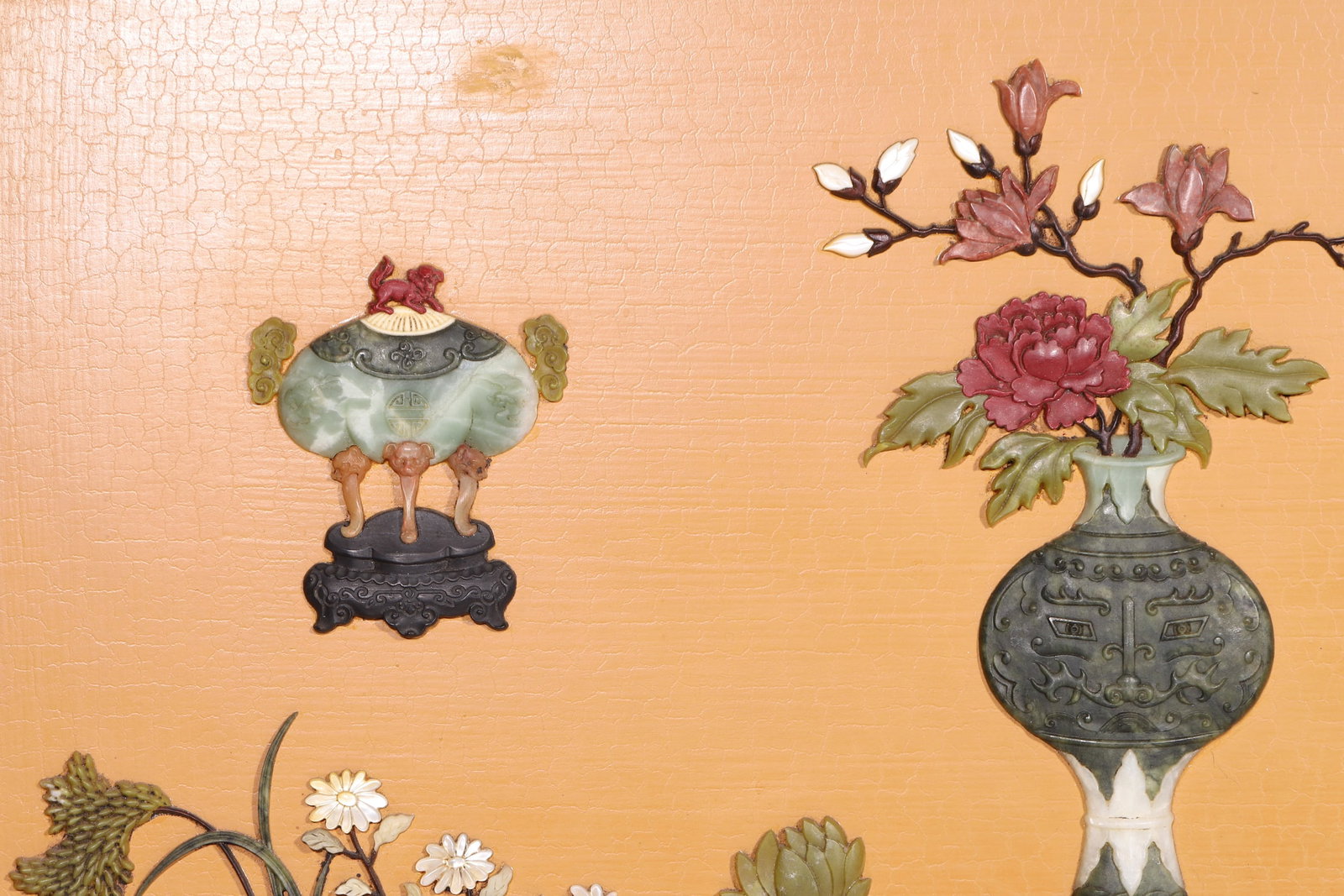 A Zitan Framed Hanging Screen with Precious Stone Inlaid Antique Objects and Imperial Inscription - - 4
