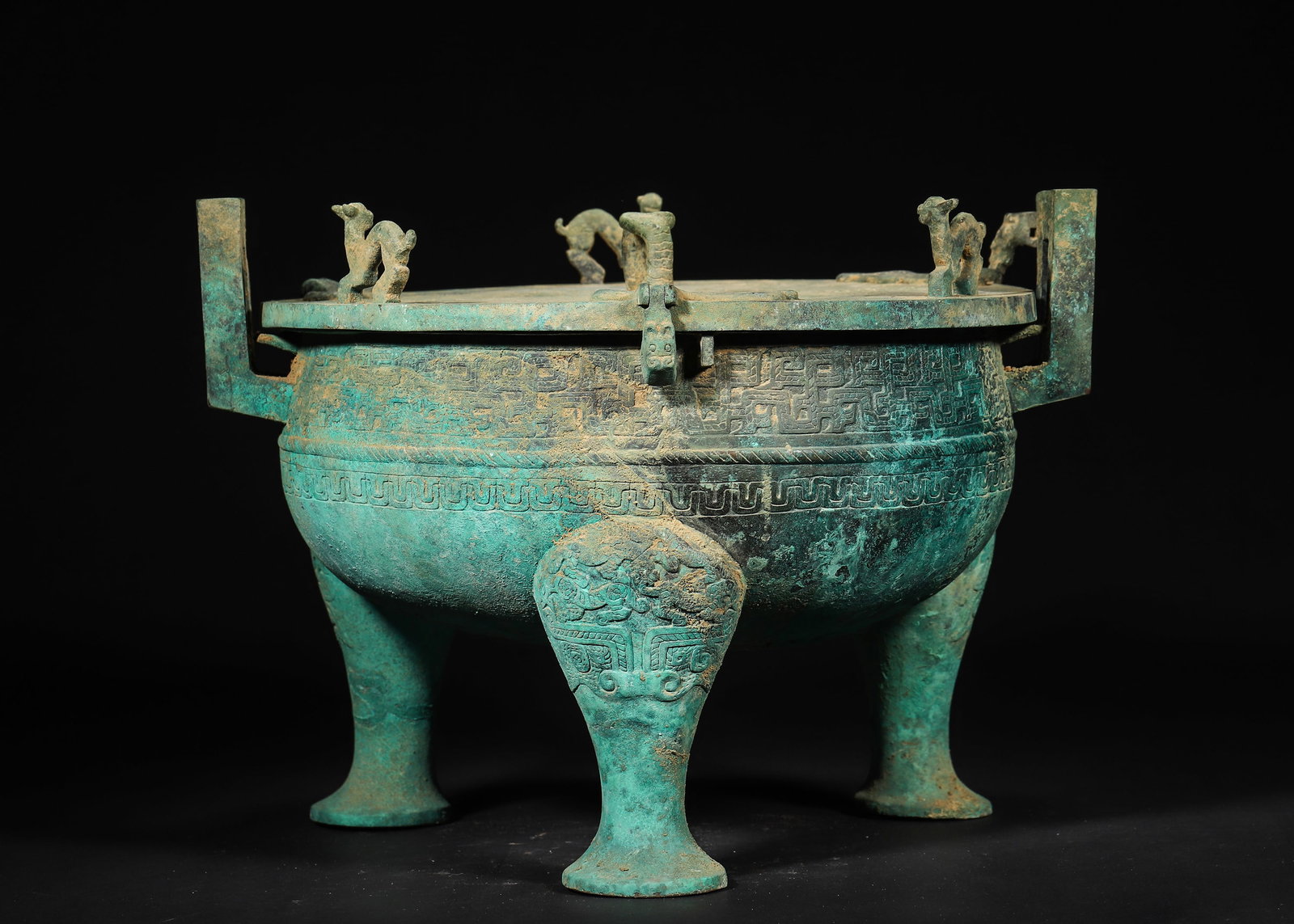 A Bronze Tripod Ding with Tiger-Button Lid and Beast-Feet, Warring States Period (1 of 10)