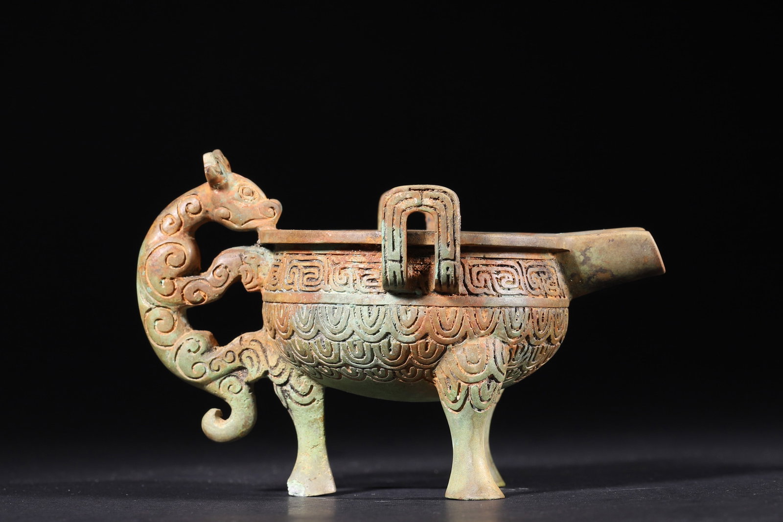 A Bronze Yi Vessel with Dragon Motifs - Western Zhou Dynasty - 3