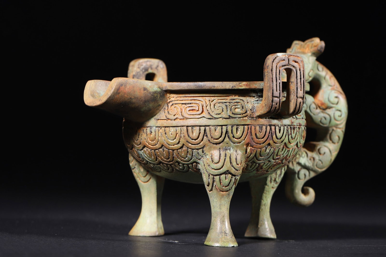 A Bronze Yi Vessel with Dragon Motifs - Western Zhou Dynasty - 5