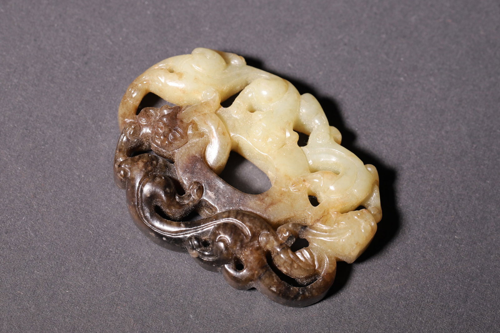 A Hetian Jade Openwork Chilong Pattern Heart-Shaped Pendant - Han Dynasty - 3