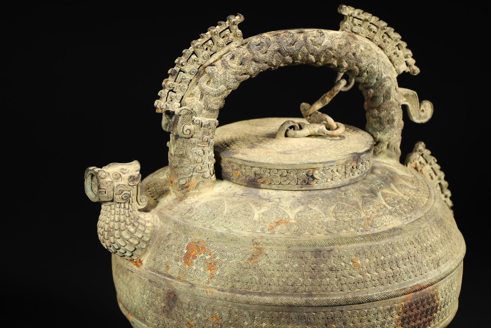 A Bronze He Vessel with Interlaced Chi-Dragon Patterns and Carry Handle, Warring States Period - 2