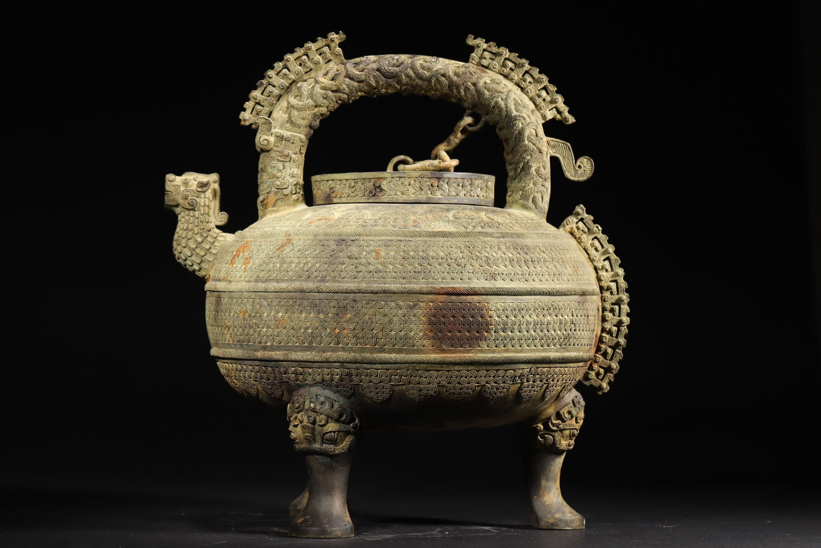 A Bronze He Vessel with Interlaced Chi-Dragon Patterns and Carry Handle, Warring States Period - 3