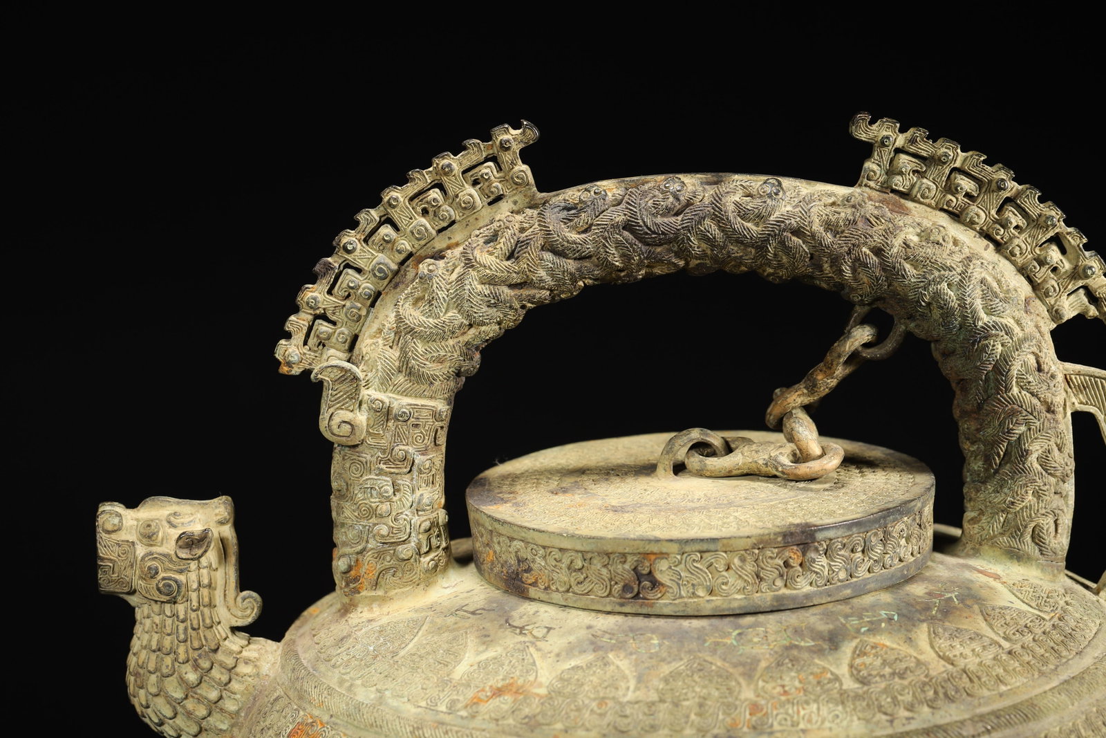 A Bronze He Vessel with Interlaced Chi-Dragon Patterns and Carry Handle, Warring States Period - 5