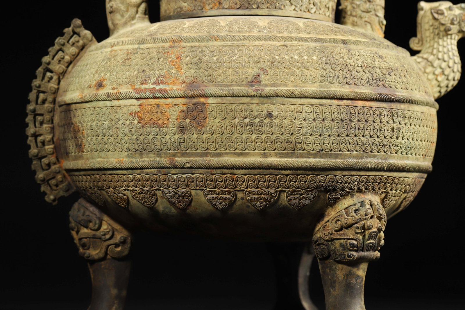 A Bronze He Vessel with Interlaced Chi-Dragon Patterns and Carry Handle, Warring States Period - 9
