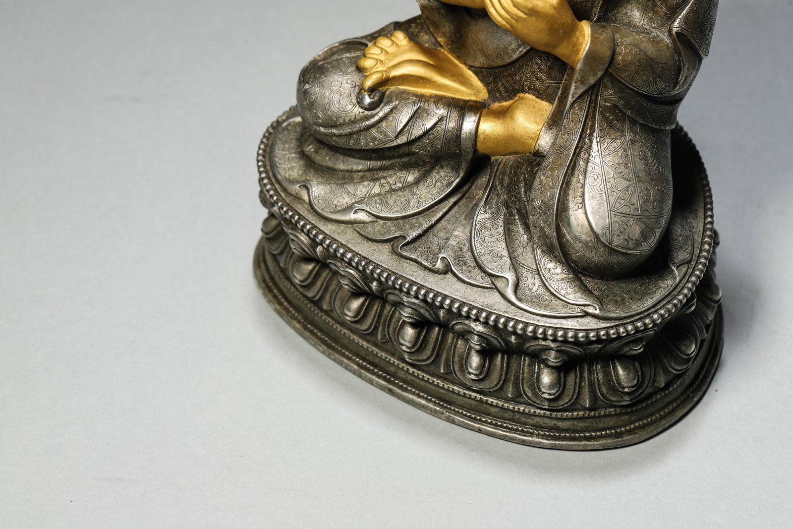 A Silver Statue of a Lama with Partial Gold Facing, Qing Dynasty - 4