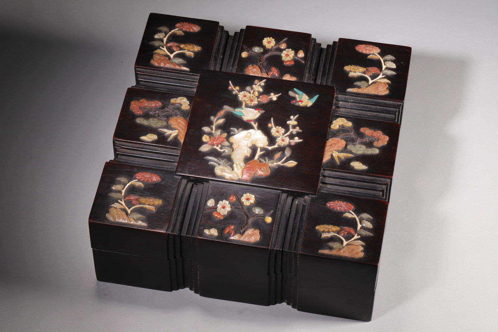 A Set of Zitan Wood Nesting Boxes with Precious Stone Inlaid Flower-and-Bird Design - Qing Dynasty - 3
