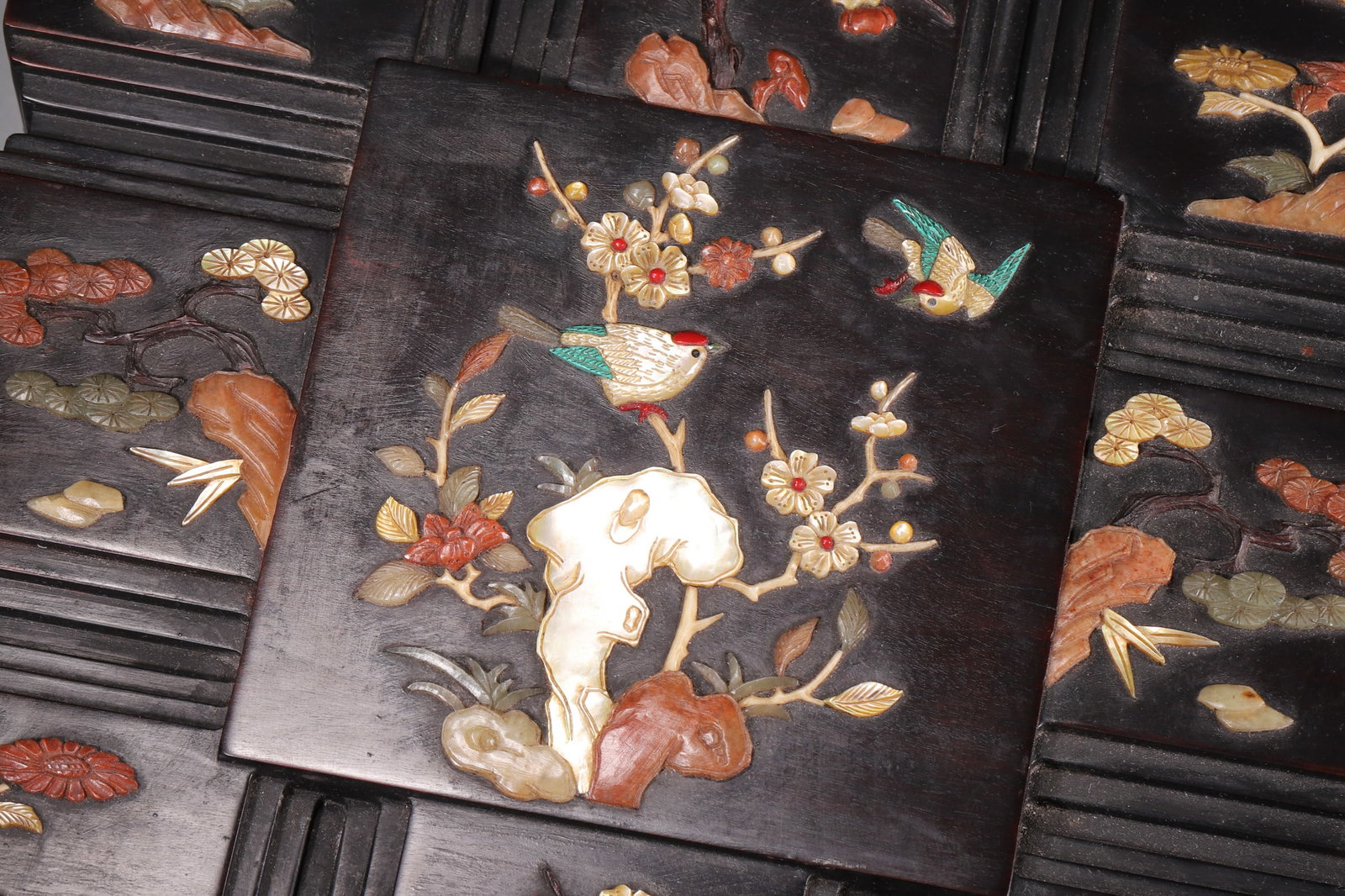 A Set of Zitan Wood Nesting Boxes with Precious Stone Inlaid Flower-and-Bird Design - Qing Dynasty - 4