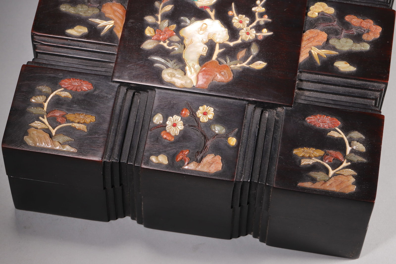 A Set of Zitan Wood Nesting Boxes with Precious Stone Inlaid Flower-and-Bird Design - Qing Dynasty - 5