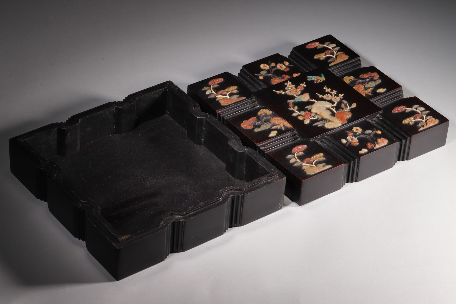 A Set of Zitan Wood Nesting Boxes with Precious Stone Inlaid Flower-and-Bird Design - Qing Dynasty - 7