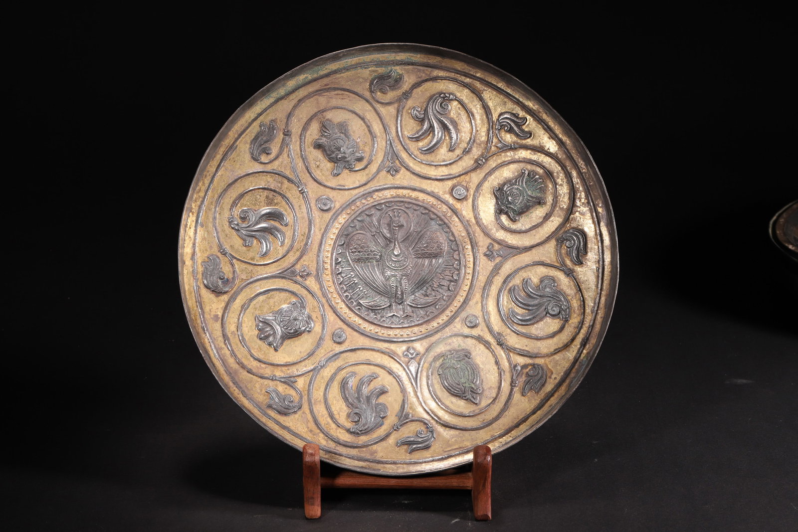 A Tang Dynasty Gilt Silver Plate with Peacock Pattern (1 of 7)