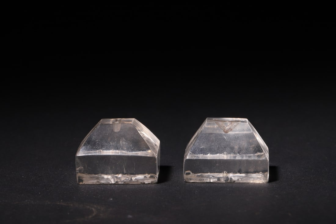 A Pair of Han Dynasty Crystal Seals with Dou-Shaped Knobs - 3