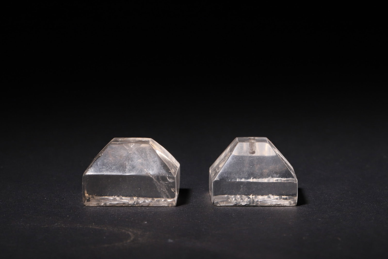 A Pair of Han Dynasty Crystal Seals with Dou-Shaped Knobs - 4