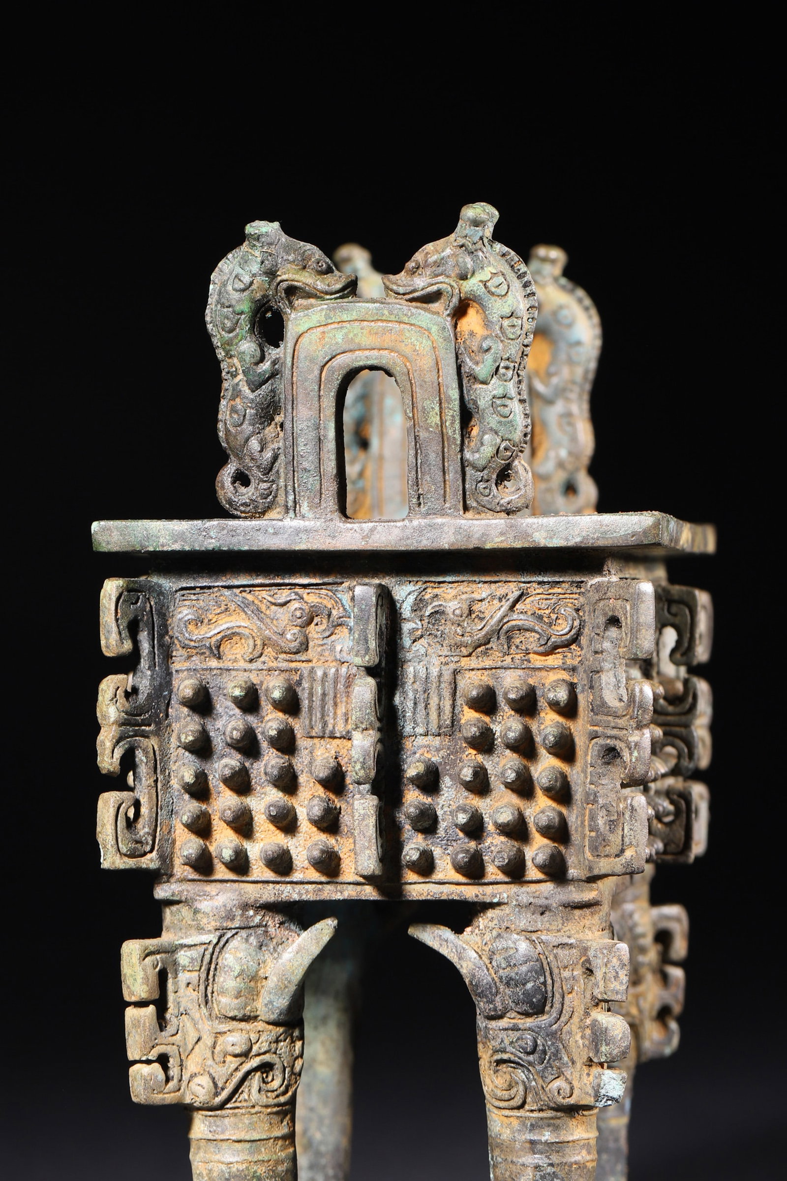 A Bronze Rectangular Ding with Nail-Pattern Decoration - Late Shang Dynasty - 5