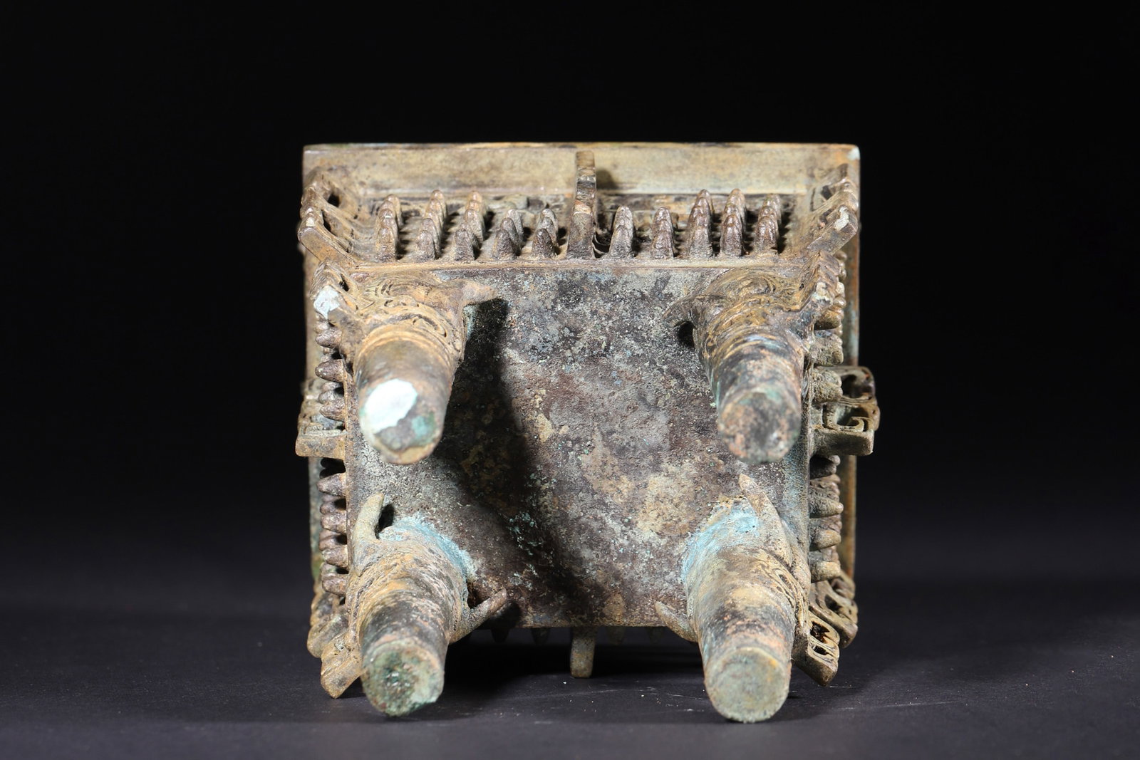 A Bronze Rectangular Ding with Nail-Pattern Decoration - Late Shang Dynasty - 6
