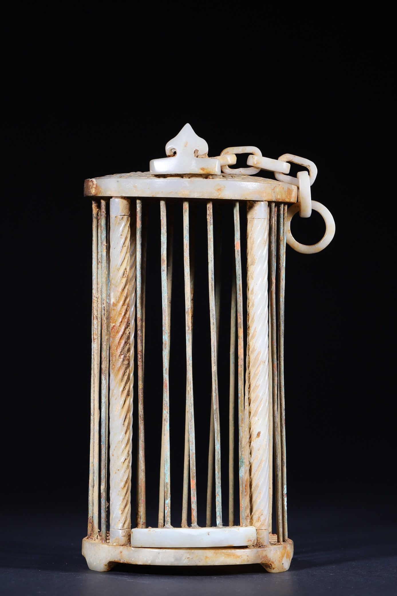 A Hetian Jade Birdcage with Linked Chain - Han Dynasty: Diameter 10.5cm (4.13in), Height 22.0cm (8.66in), Weight 818.0g (1.8lb)A Han Dynasty Hetian jade birdcage with an integrated linked chain. Carved with cloud patterns on the lid, alternating twisted ja