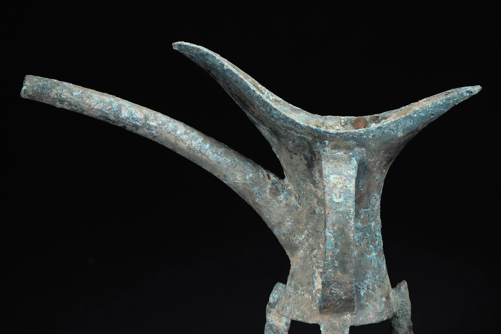Late Shang Dynasty Bronze Plain Jue Vessel - 2