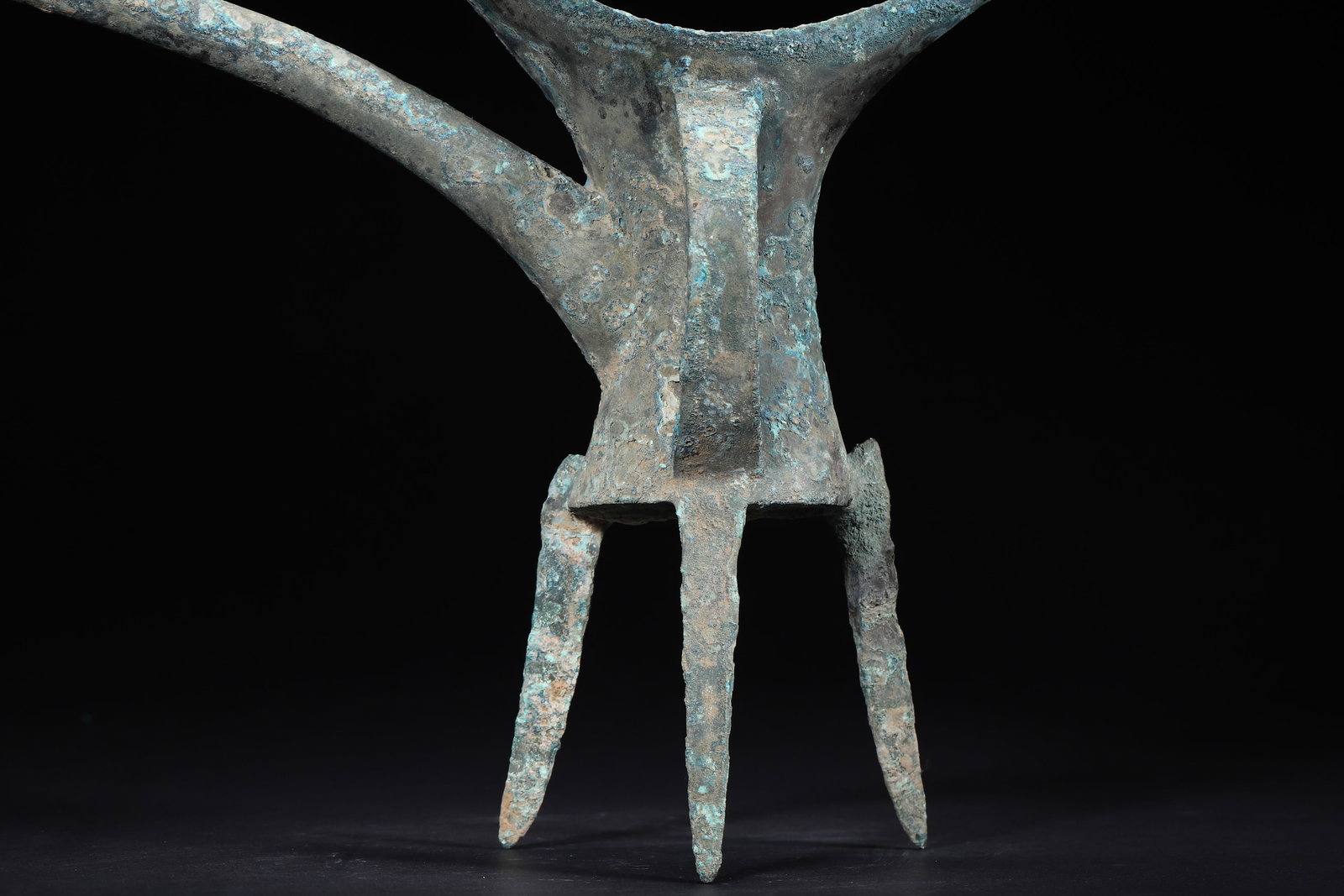 Late Shang Dynasty Bronze Plain Jue Vessel - 3