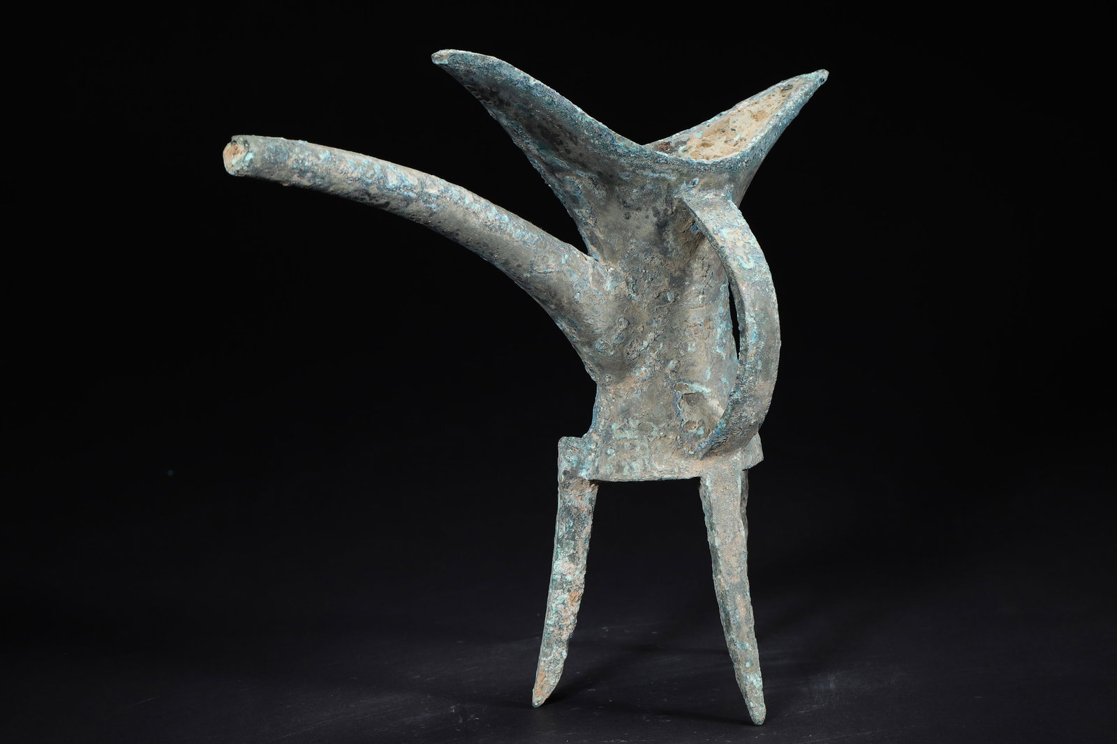 Late Shang Dynasty Bronze Plain Jue Vessel - 4